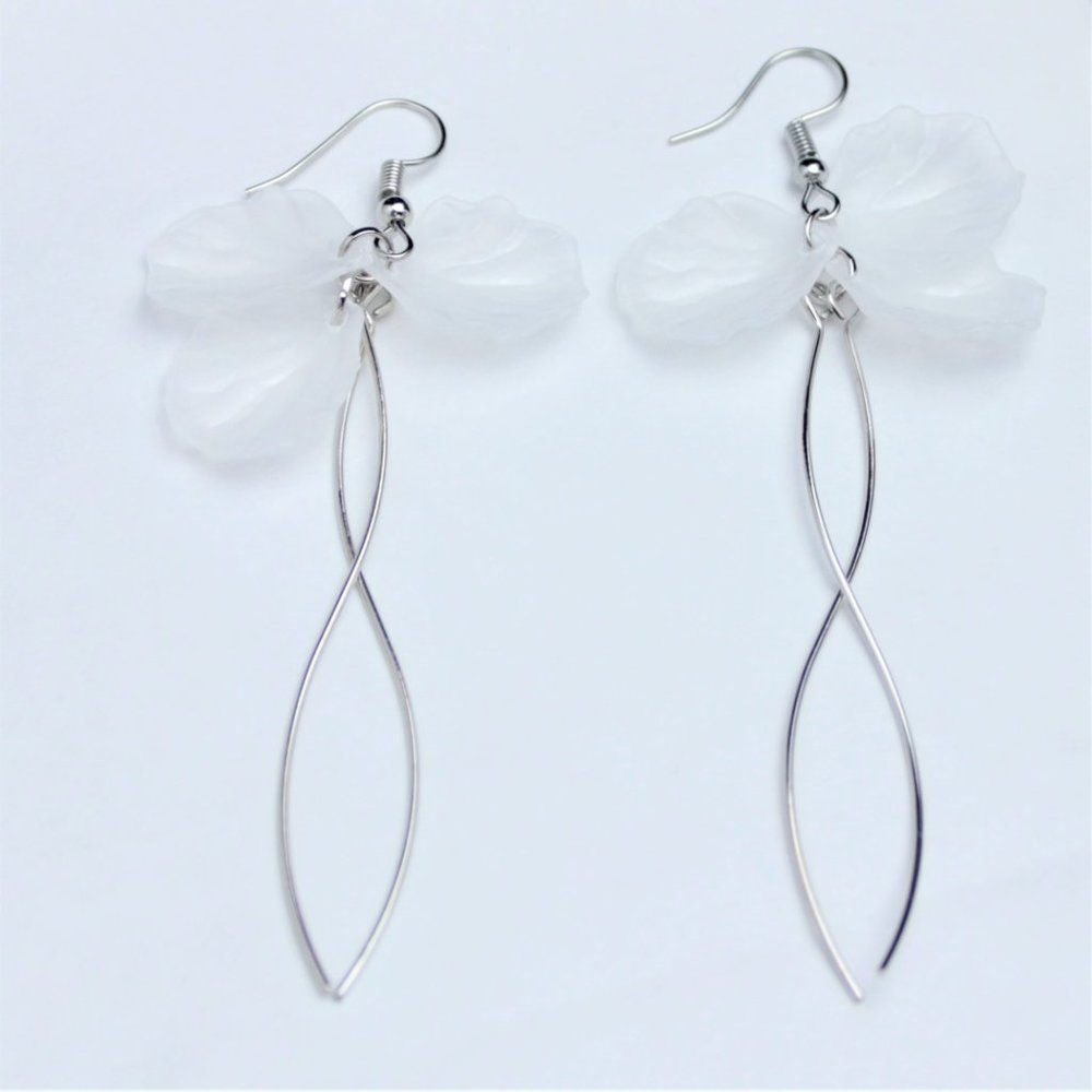 Boho White Flower With Long silver Tassel  Earring - Picture 6 of 13